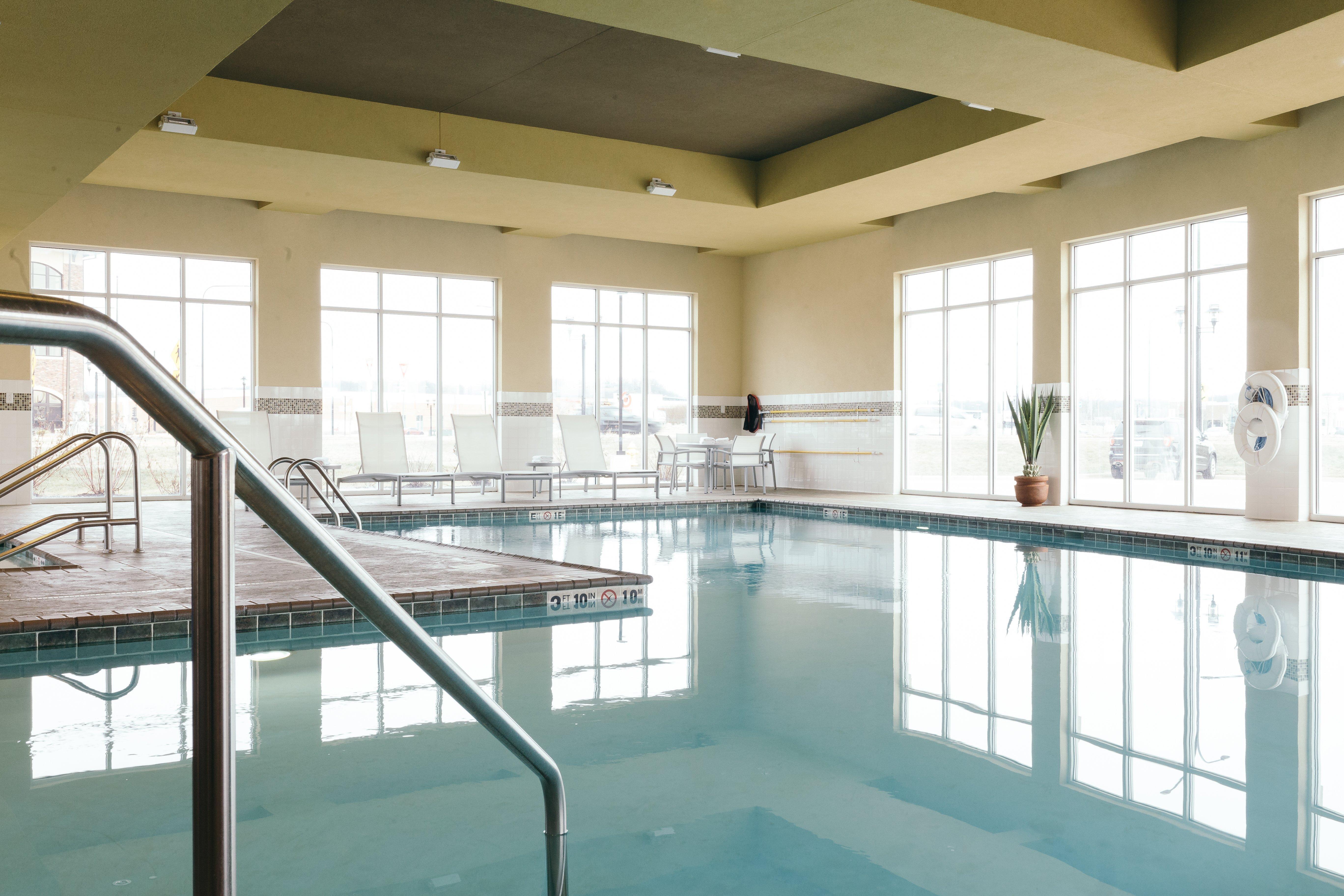 Holiday Inn And Suites East Peoria By Ihg מראה חיצוני תמונה