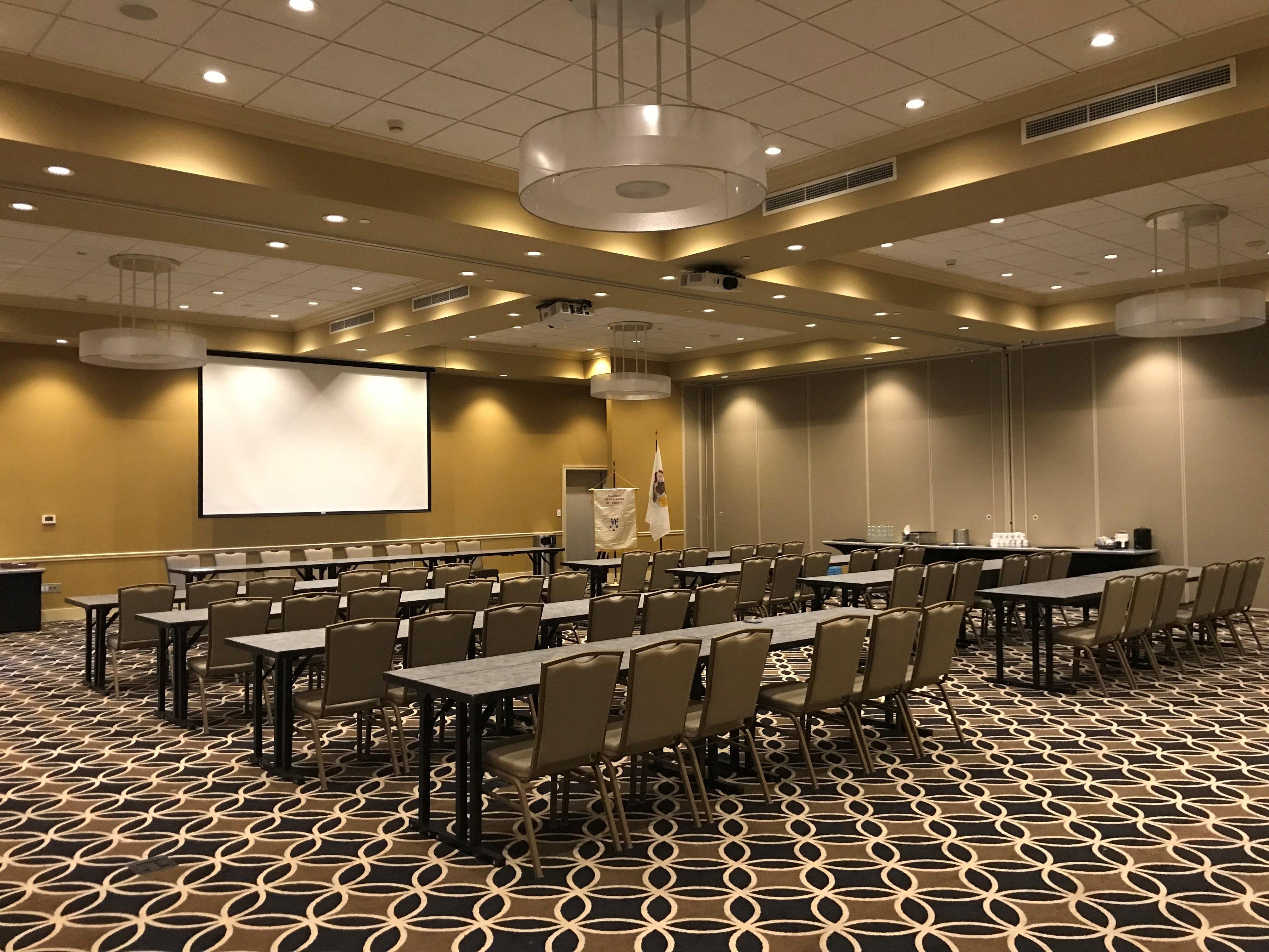 Holiday Inn And Suites East Peoria By Ihg מראה חיצוני תמונה