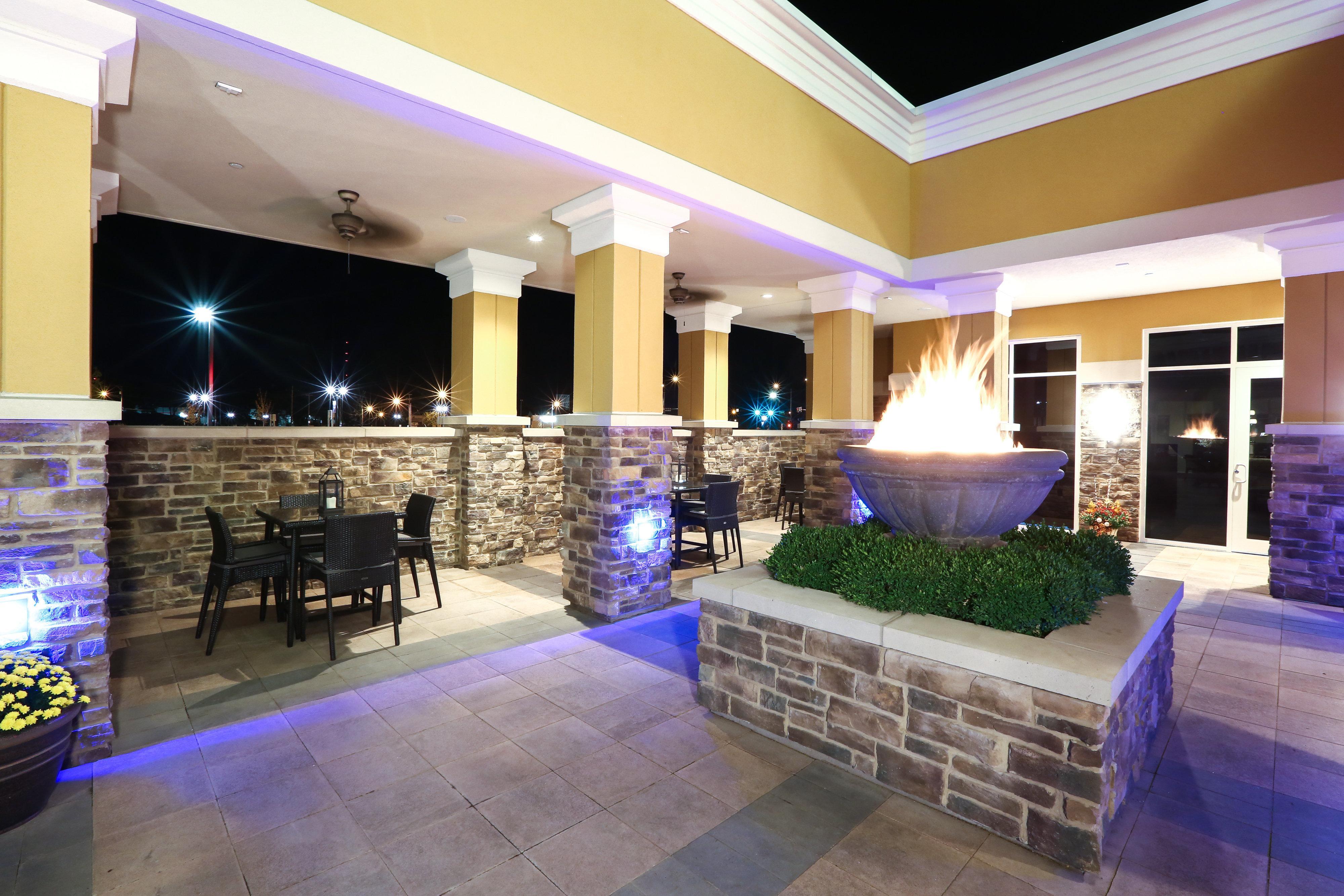 Holiday Inn And Suites East Peoria, An Ihg Hotel מראה חיצוני תמונה